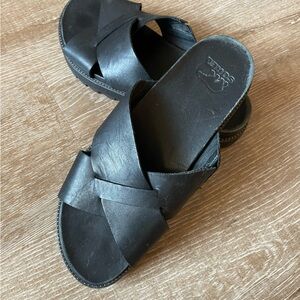 Sorel women’s roaming criss cross black leather sandals size 7.5